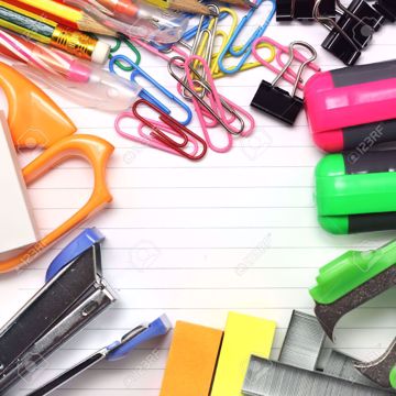 Afbeeldingen van Schrijfgerei (Potlood, gom en slijper, balpen, blanco schriftje)